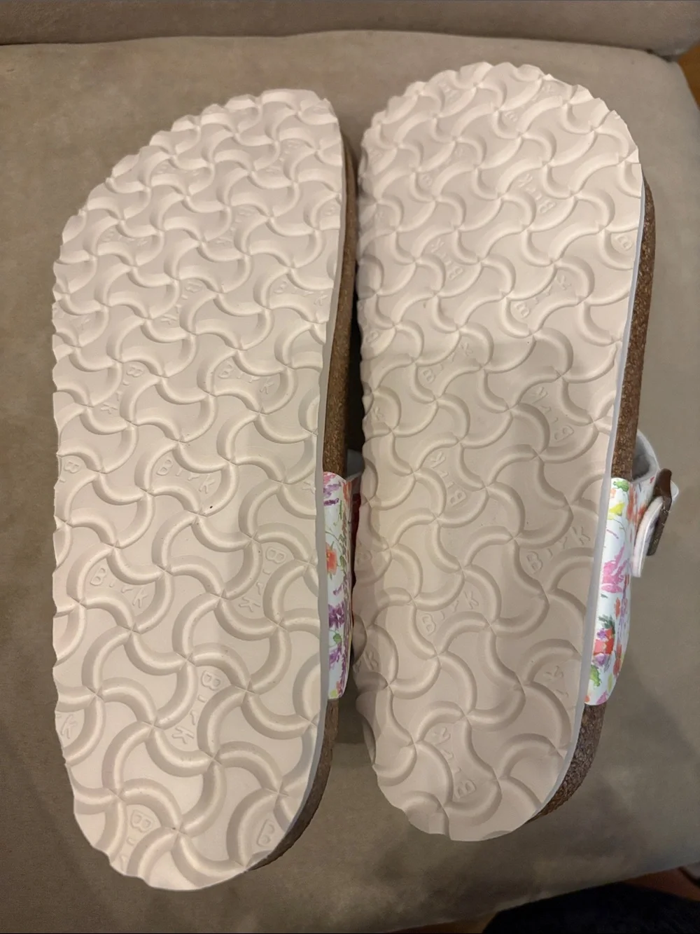 NWOT! Birkenstock Floral Gizeh Thong Sandals - White with Multicolor Floral Prin